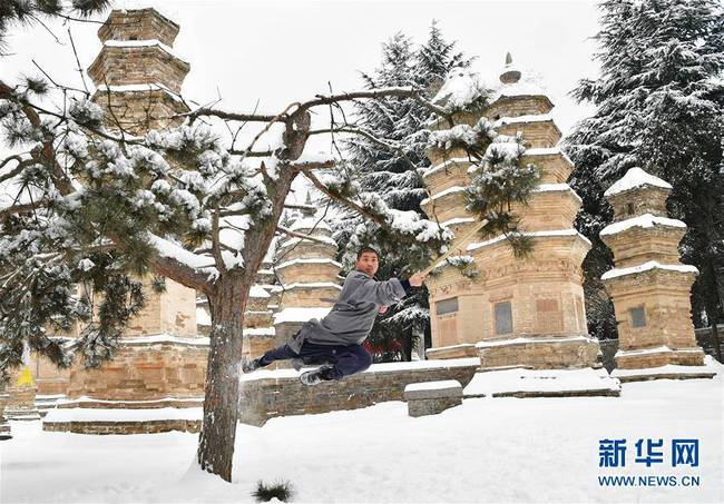 酷酷酷！一睹扫地僧雪中练武什么样子？！