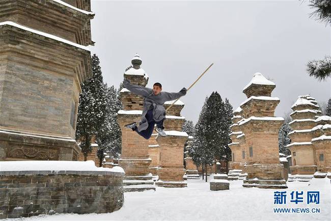 酷酷酷！一睹扫地僧雪中练武什么样子？！