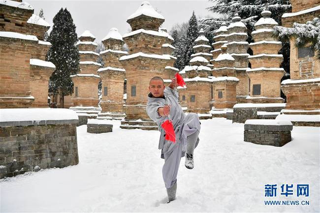 酷酷酷！一睹扫地僧雪中练武什么样子？！