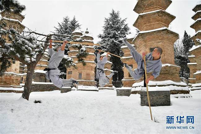 酷酷酷！一睹扫地僧雪中练武什么样子？！