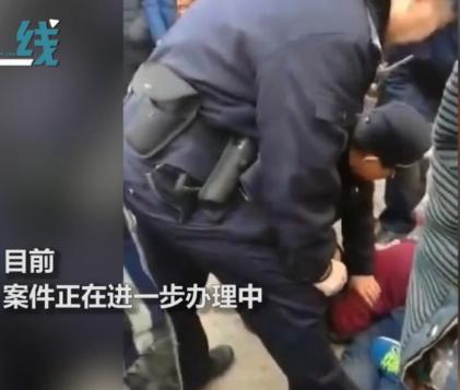 男子持斧当街砍人原因及经过 事发现场图片曝光